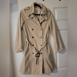 Chic Tan Double-Breasted Trench Coat